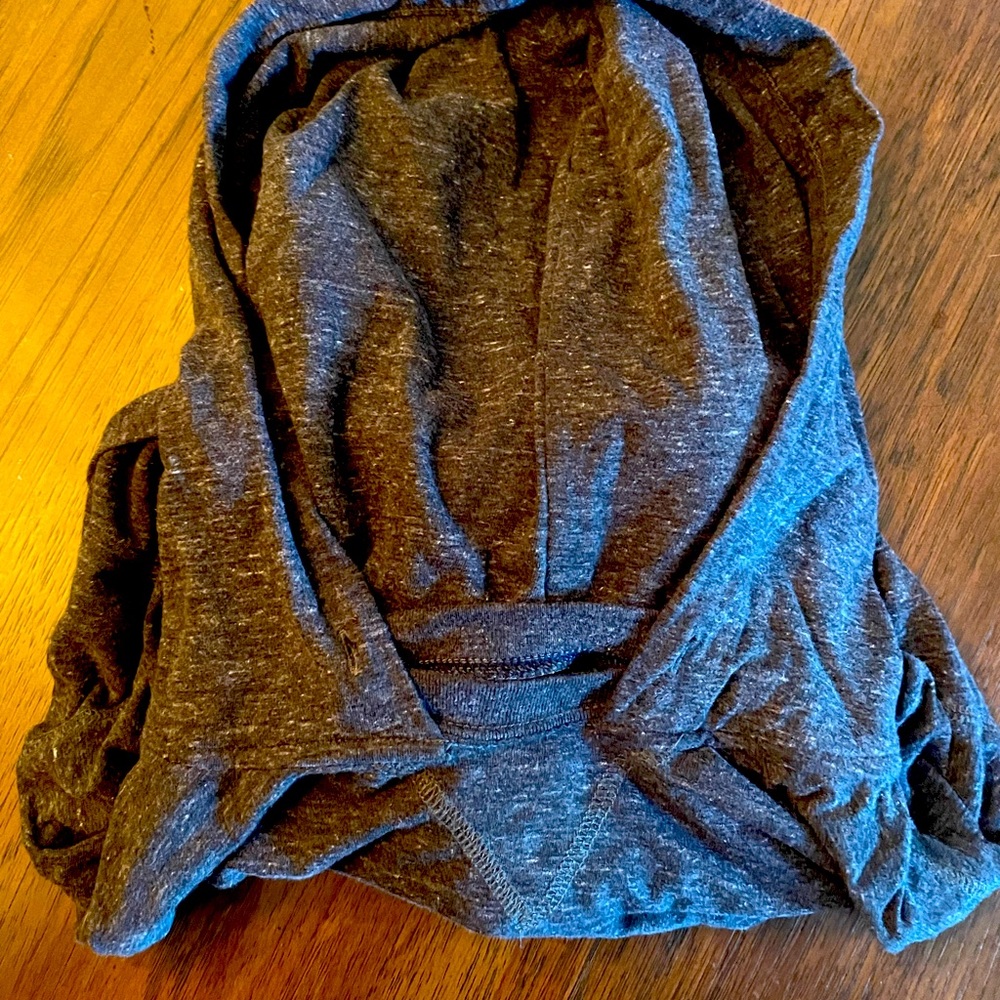 Light weight pull over hoodie rarely worn from American Eagle